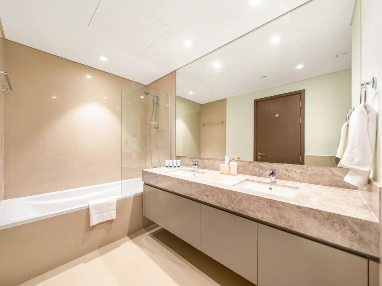 Urbanstays - Act Tower Apartment Dubai