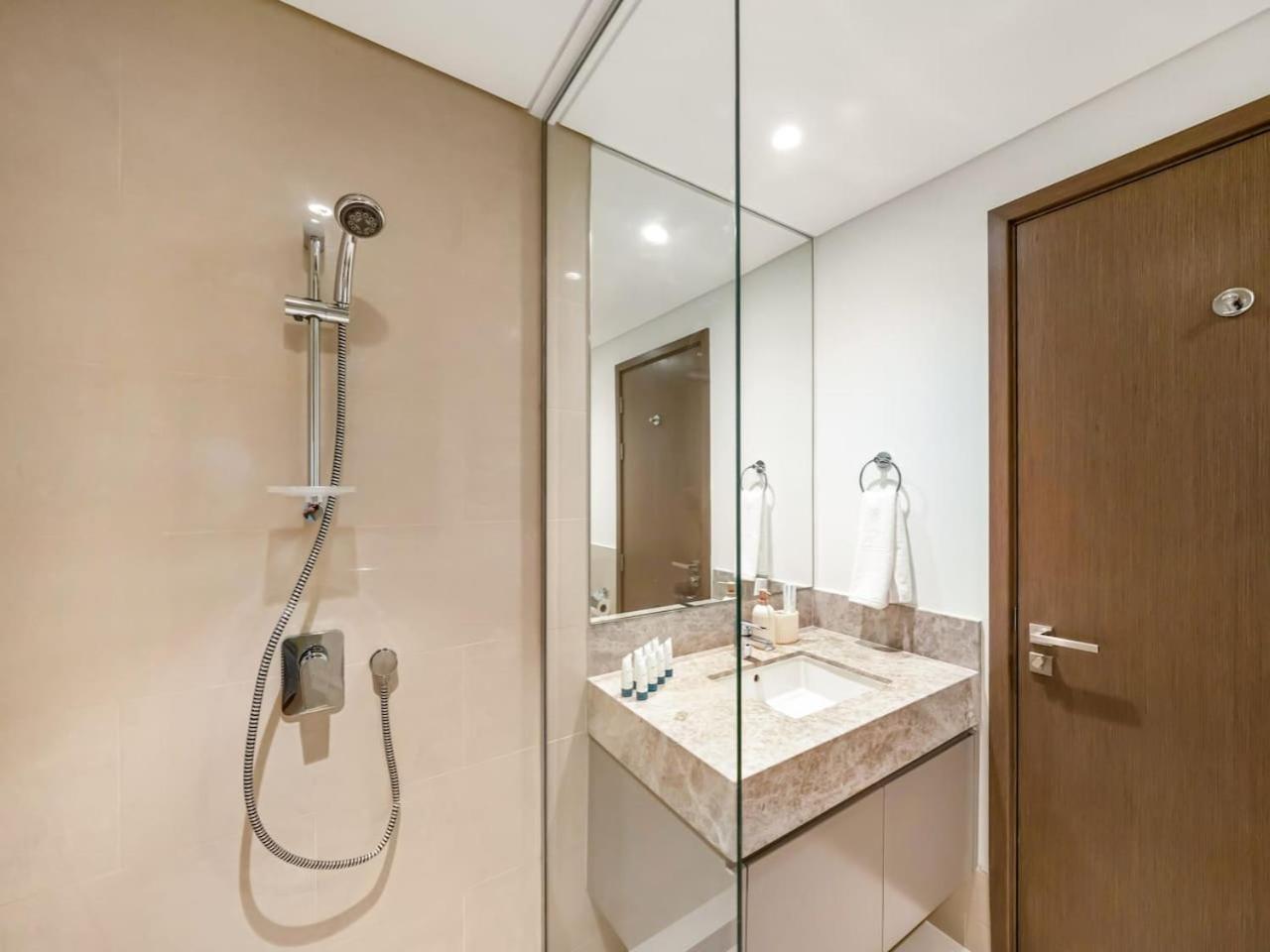 Apartment Urbanstays - Act Tower