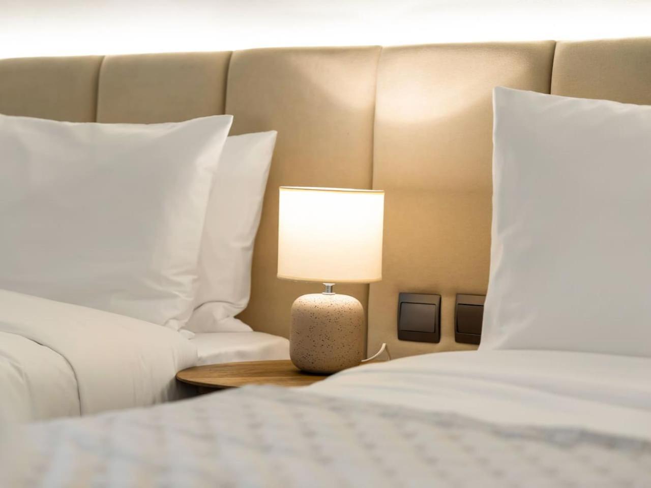 Urbanstays - Act Tower Apartment *