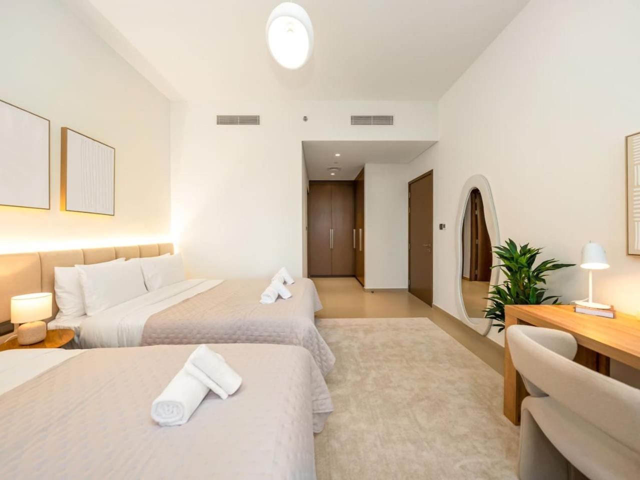 Urbanstays - Act Tower Apartment