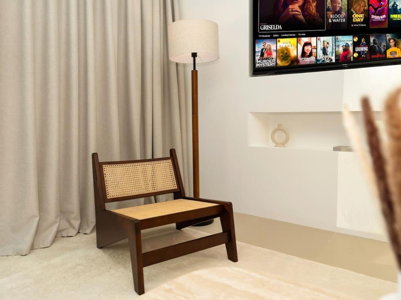 Urbanstays - Act Tower * Dubai