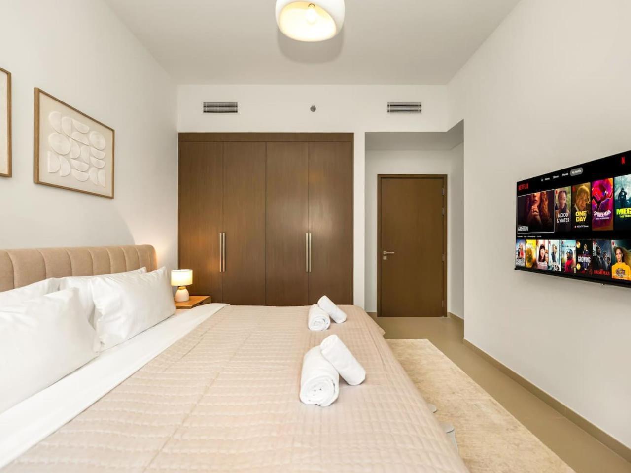 Urbanstays - Act Tower Dubai