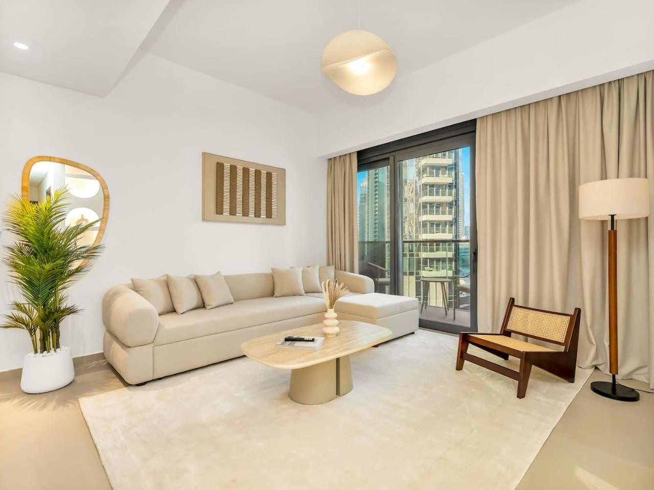 Urbanstays - Act Tower Apartment